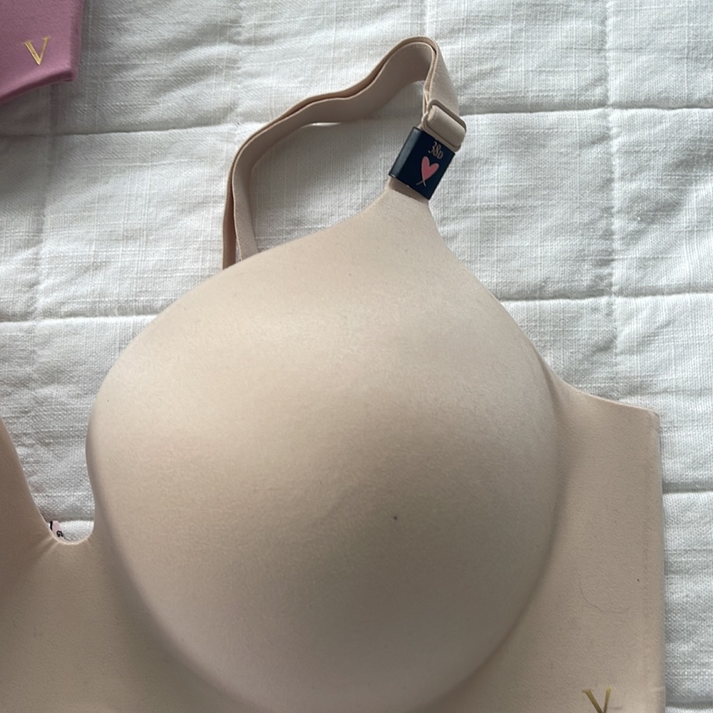 Victoria Secret Performance Flex Bra - Picture 2 of 4